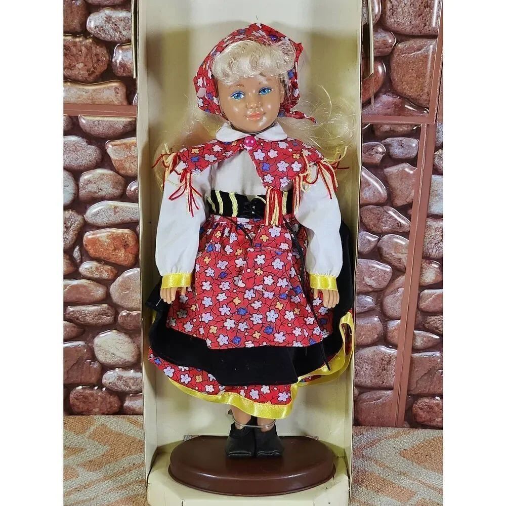 Dolls of All Nations Collection Sweden Doll Limited Edition 1996